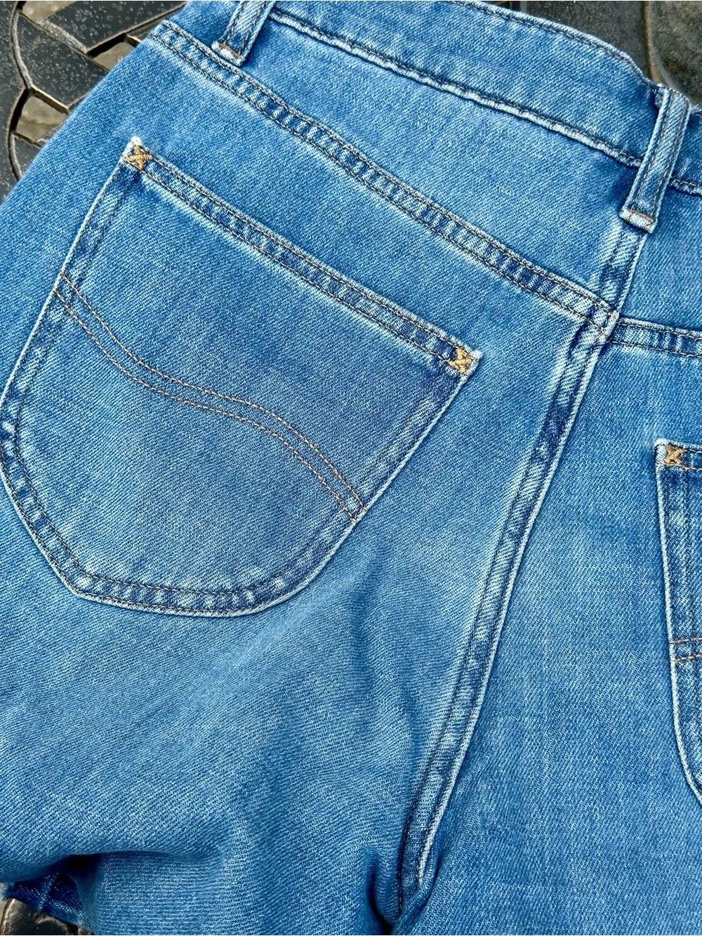 Lee Raw Hem Cropped Jeans Size 8 Light Wash Stretch Denim